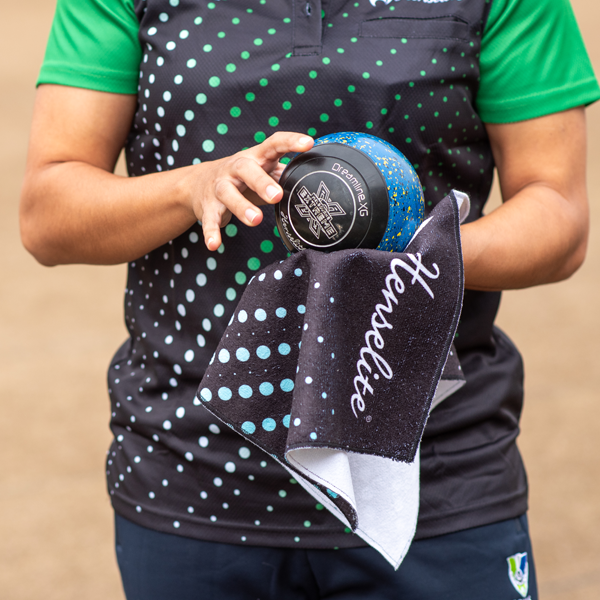 Henselite Dri Tec Velocity Towel Black White Person